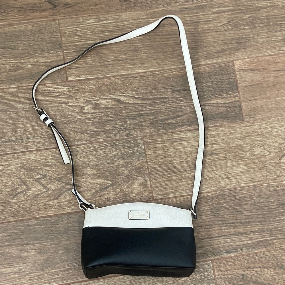 🧡 Women’s Kate Spade crossbody bag